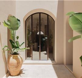 3 bedroom villa with heated pool in Noto, sleeps 6